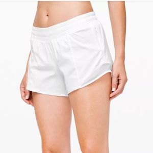 Lululemon HOTTY HOT SHORT II *LONG 4"
White
